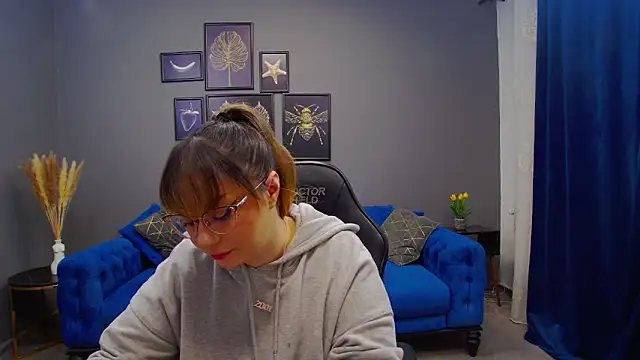 Katewalker  online show from 01.08.25