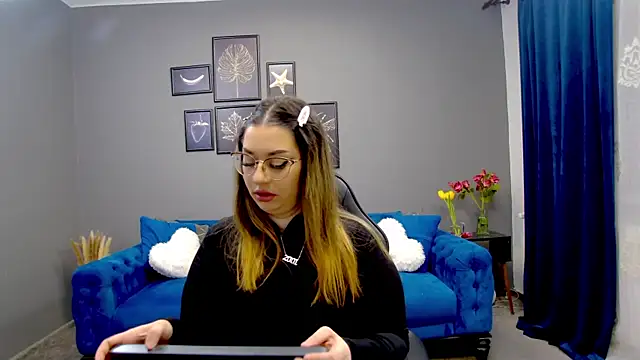 Katewalker  online show from 03.13.25