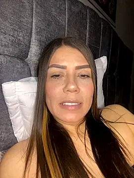 martina contreras online show from 10.31.25