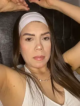 martina contreras online show from 08.06.26