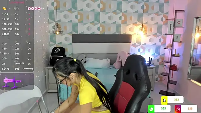 LIA ROUX1 online show from 03.04.25