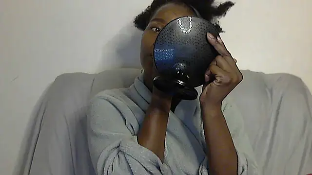 sluttylaura21 online show from 03.18.25