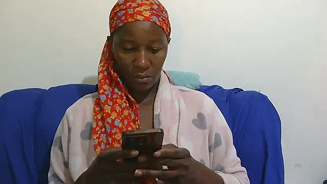 sluttylaura21 online show from 10.29.25