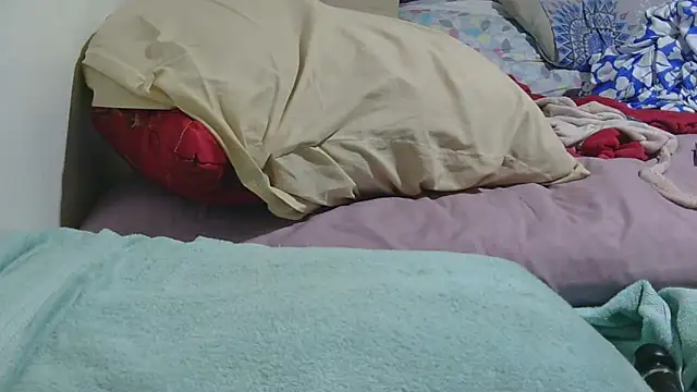 sluttylaura21 online show from 04.03.26