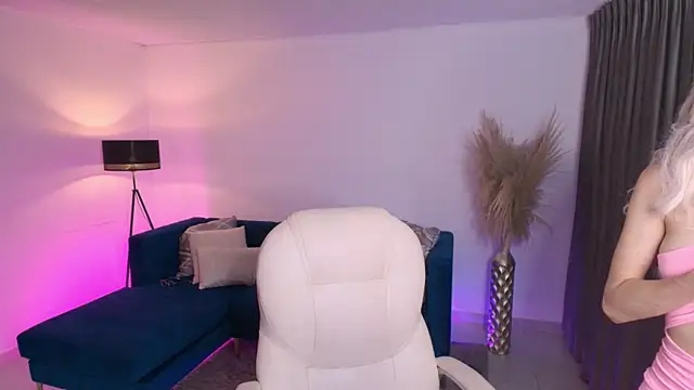 emilly smith 1 online show from 03.20.25