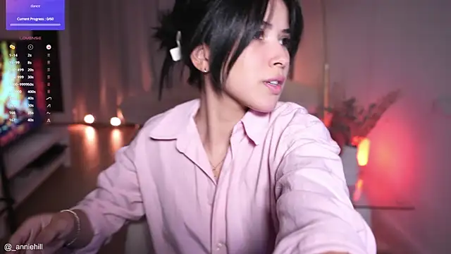 Snapshot of anniehillofficial chatting on 09.27.25 anniehillofficial online show from 09.27.25