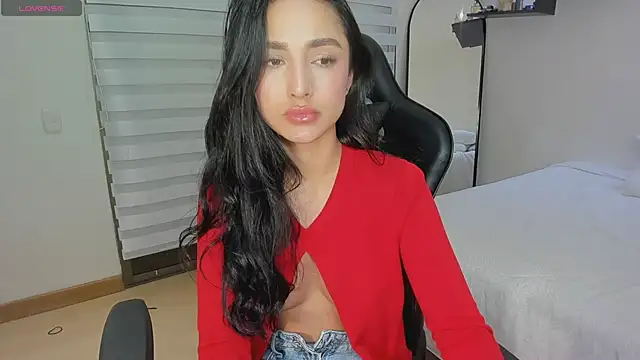 EvaMoet online show from 02.16.26