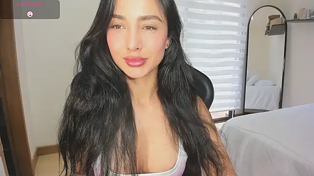 EvaMoet online show from 02.25.26