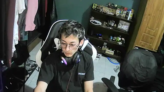 Snapshot of Jughead_16 chatting on 10.18.25 Jughead 16 online show from 10.18.25