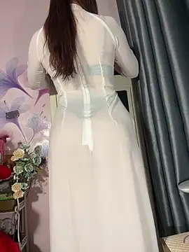 Snapshot of Hoa_Bimup chatting on 11.18.25 Hoa Bimup online show from 11.18.25