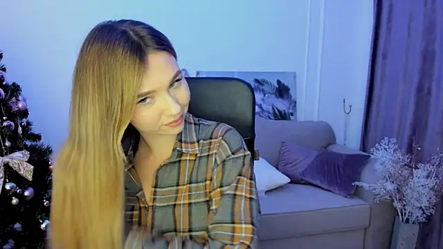 Snapshot of GracefulLook chatting on 01.10.25 GracefulLook online show from 01.10.25