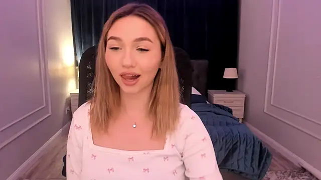 Snapshot of GracefulLook chatting on 01.26.25 GracefulLook online show from 01.26.25