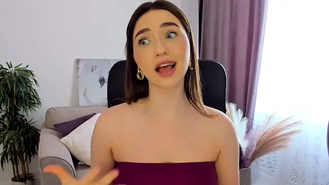 Snapshot of GracefulLook chatting on 02.12.25 GracefulLook online show from 02.12.25