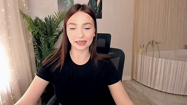 Snapshot of GracefulLook chatting on 03.20.25 GracefulLook online show from 03.20.25