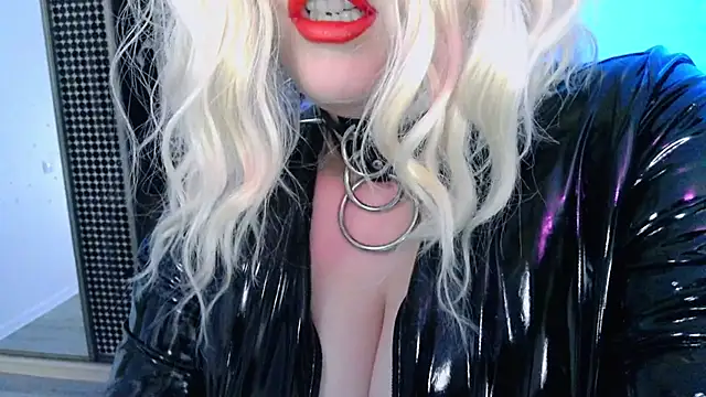 Snapshot of wickedxqueen chatting on 02.15.26 wickedxqueen online show from 02.15.26