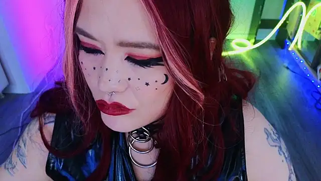 Snapshot of wickedxqueen chatting on 06.15.26 wickedxqueen online show from 06.15.26
