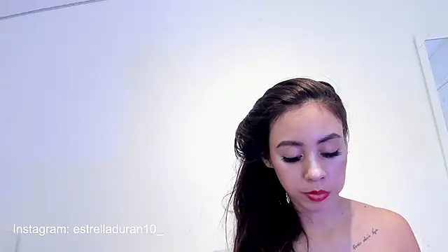 Snapshot of Estrella_Duran chatting on 12.17.24 Estrella Duran online show from 12.17.24