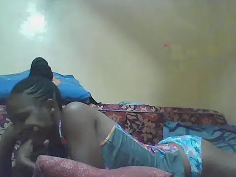 Snapshot of Smillie_prety chatting on 06.19.26 Smillie prety online show from 06.19.26