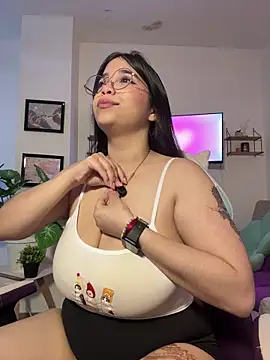 Snapshot of tati_reyess chatting on 06.27.26 tati reyess online show from 06.27.26