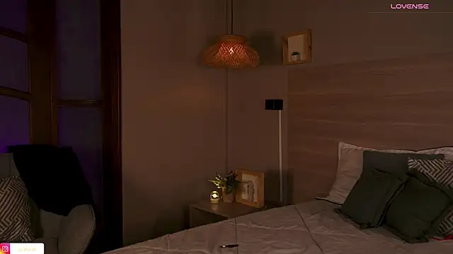 Snapshot of lua_ferch__ chatting on 10.16.25 lua ferch online show from 10.16.25