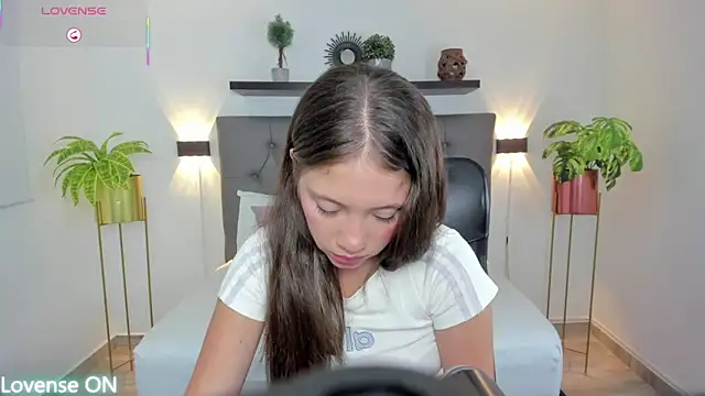 Snapshot of nataly_rodri chatting on 11.27.25 nataly rodri online show from 11.27.25