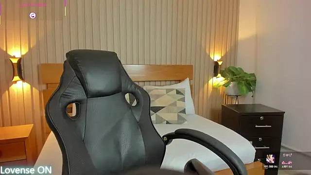 Snapshot of nataly_rodri chatting on 11.28.25 nataly rodri online show from 11.28.25