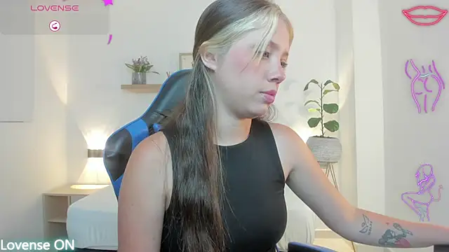 Snapshot of nataly_rodri chatting on 04.25.26 nataly rodri online show from 04.25.26