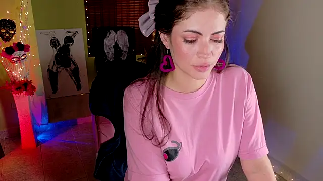 Snapshot of Emma__Blanco chatting on 10.21.25 Emma  Blanco online show from 10.21.25