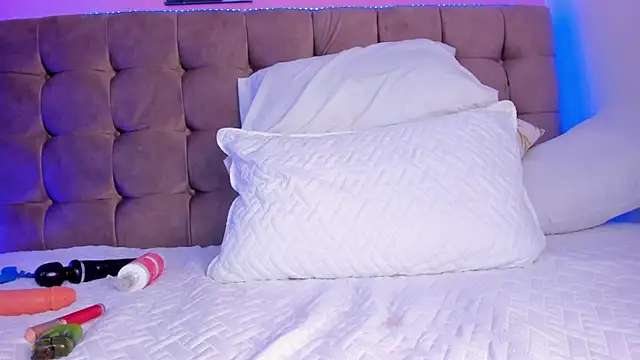 aleja cute  online show from 03.13.25