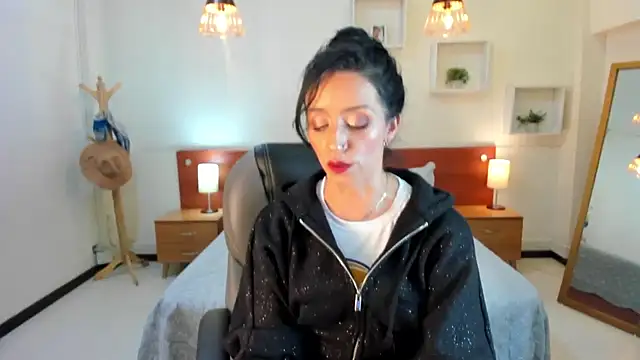 Kristen Garner online show from 01.15.25