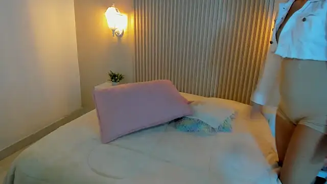 EmilyEvans7 online show from 11.16.25