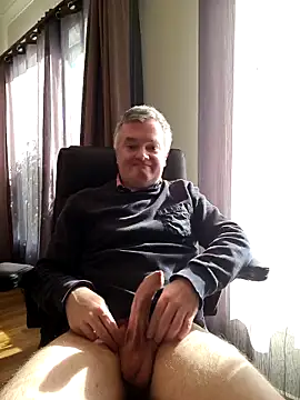 Snapshot of MichOxxford chatting on 10.13.25 MichOxxford online show from 10.13.25