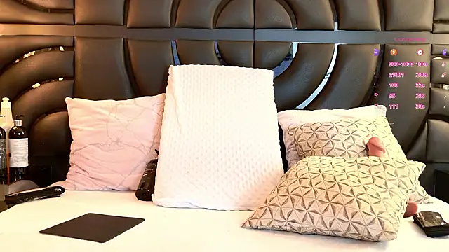 Iris Ross  online show from 03.10.26