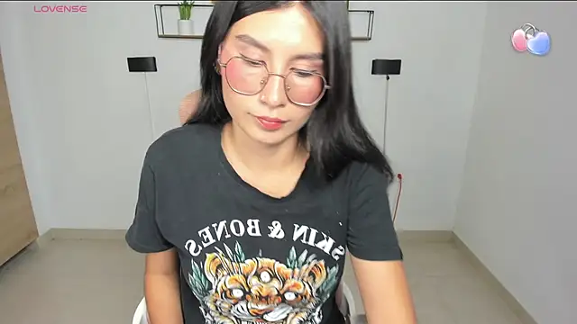 Snapshot of emily_villamil chatting on 07.10.26 emily villamil online show from 07.10.26