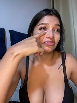 Snapshot of AgathaGeorgiou chatting on 09.23.25 AgathaGeorgiou online show from 09.23.25