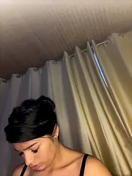 Snapshot of AgathaGeorgiou chatting on 11.24.25 AgathaGeorgiou online show from 11.24.25