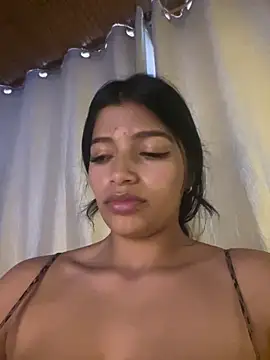 Snapshot of AgathaGeorgiou chatting on 11.26.25 AgathaGeorgiou online show from 11.26.25