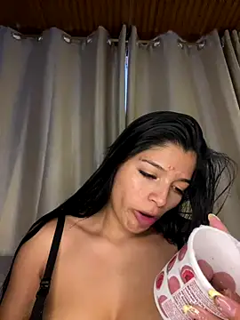 Snapshot of AgathaGeorgiou chatting on 11.27.25 AgathaGeorgiou online show from 11.27.25