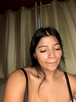 Snapshot of AgathaGeorgiou chatting on 11.28.25 AgathaGeorgiou online show from 11.28.25