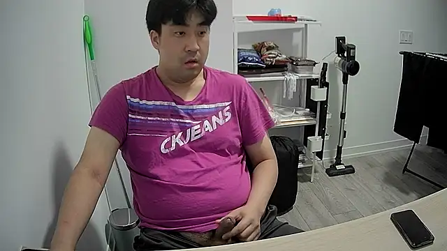 Snapshot of Koreanboy171 chatting on 06.13.26 Koreanboy171 online show from 06.13.26