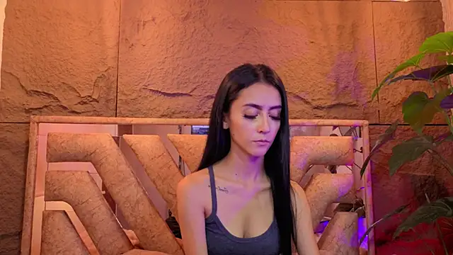 Coralinnee  online show from 07.06.26