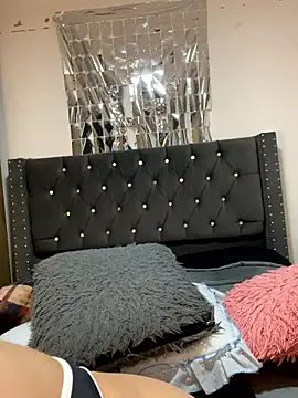 Lady  Pink online show from 01.18.26