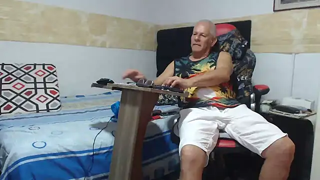 VALENTINO1983  online show from 09.14.25