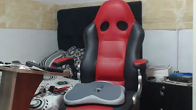 VALENTINO1983  online show from 10.04.25