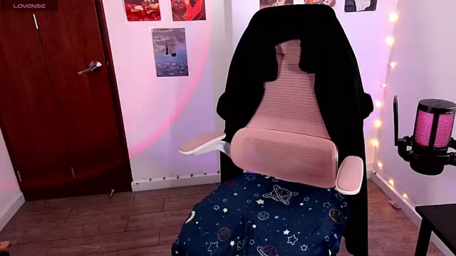 Ellie Jhonson   online show from 05.05.26