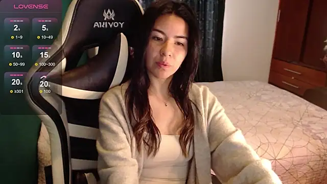 Snapshot of alice_middlee chatting on 06.18.26 alice middlee online show from 06.18.26