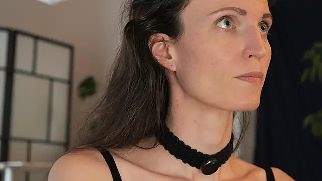 yulladao online show from 10.15.25