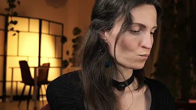 yulladao online show from 11.18.25