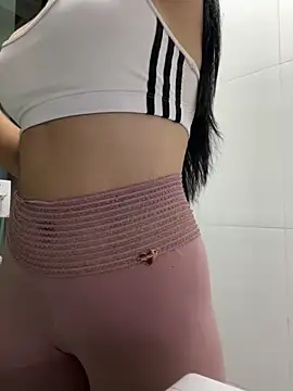 lupyta20 online show from 10.19.25