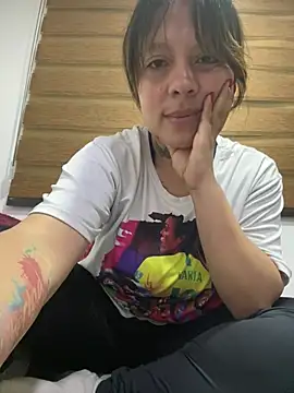 Snapshot of Bruja_lu chatting on 01.18.25 Bruja lu online show from 01.18.25